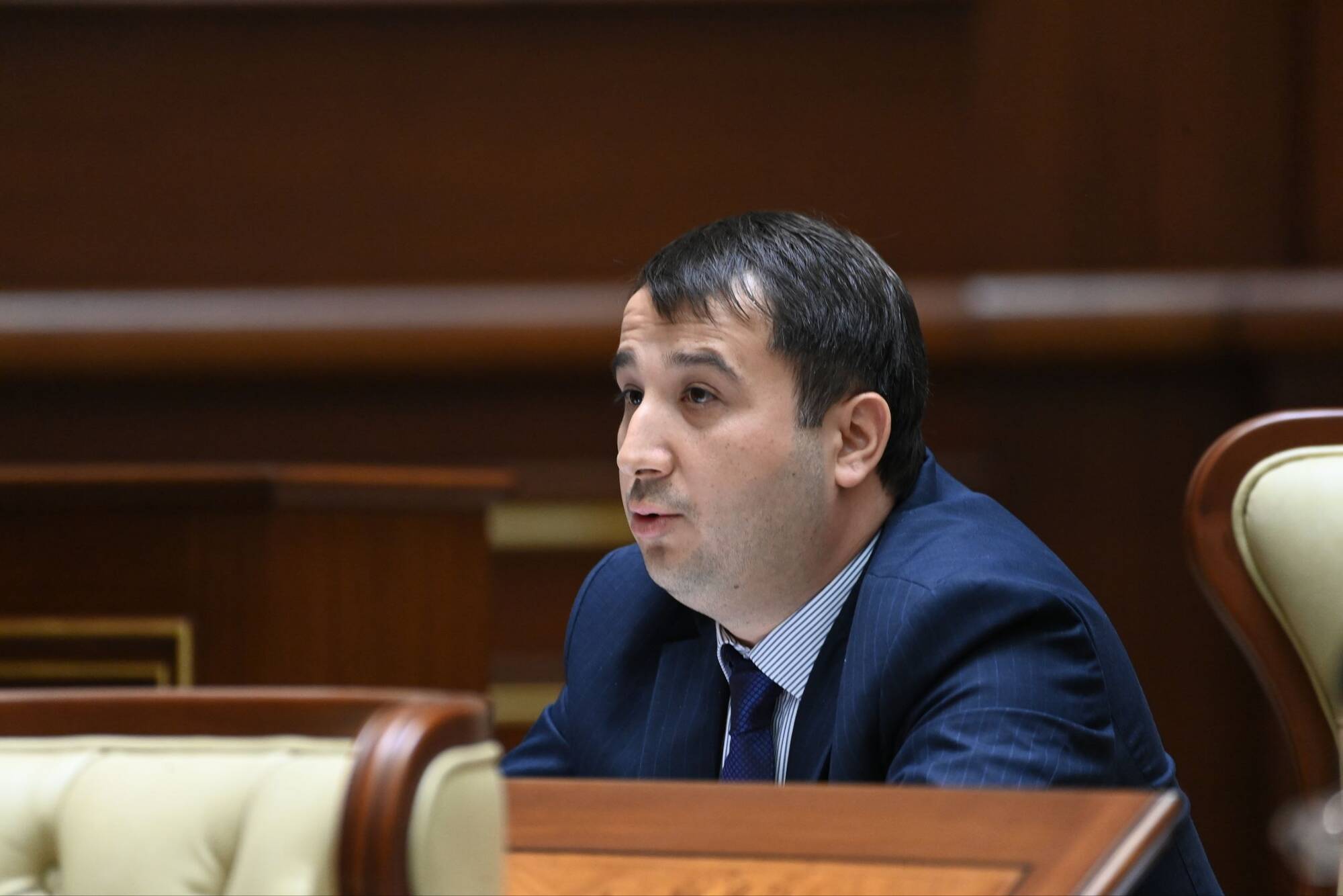 Орманда егде жастағы әйелді ұрып жатыр